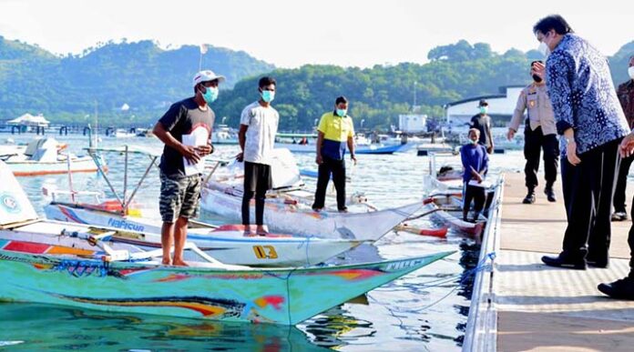 Program Bantuan Tunai juga Menyasar Nelayan, Airlangga: Semoga Jadi Kado Indah di Hari Nelayan Nasional