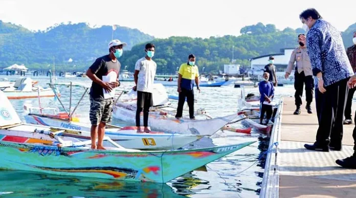 Program Bantuan Tunai juga Menyasar Nelayan, Airlangga: Semoga Jadi Kado Indah di Hari Nelayan Nasional