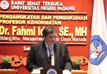 Kunker ke Padang, Menko Airlangga Hadiri Pengukuhan Profesor Kehormatan UNP Menteri Koordinator Bidang Perekonomian Airlangga Hartarto