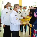 64 KK Korban Cuaca Ekstrem Terima Bantuan dari Pemkot Kendari 64 KK Korban Cuaca Ekstrem Terima Bantuan dari Pemkot Kendari