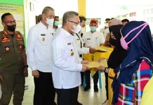 64 KK Korban Cuaca Ekstrem Terima Bantuan dari Pemkot Kendari 64 KK Korban Cuaca Ekstrem Terima Bantuan dari Pemkot Kendari