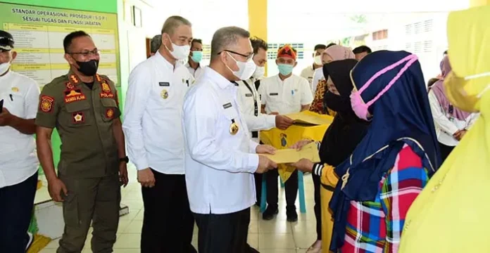 64 KK Korban Cuaca Ekstrem Terima Bantuan dari Pemkot Kendari