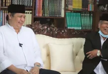 Kunjungi Pelaku UMKM di Garut, Menko Airlangga Dapat Dukungan Jadi Presiden 2024 Kunjungi Pelaku UMKM di Garut, Menko Airlangga Dapat Dukungan Jadi Presiden 2024