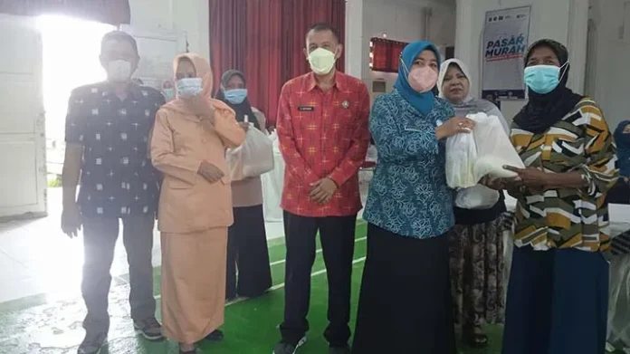 Pemda Wakatobi dan TP-PKK Kolaborasi Gelar Pasar Murah