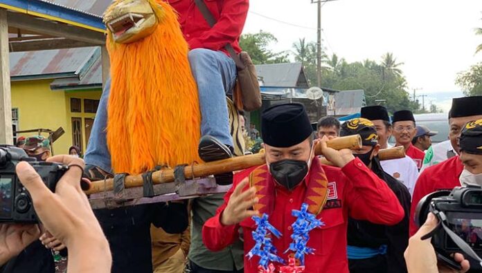 Silaturahmi dengan KKSS di Mubar, Andi Sumangerukka Beri Bantuan Pembangunan Masjid