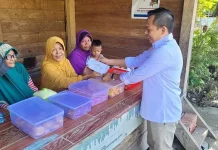 Kadin Konawe Beri Bantuan Modal Usaha ke Pelaku UMKM Kadin Konawe Beri Bantuan Modal Usaha ke Pelaku UMKM