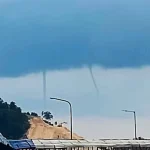 Fenomena Angin Berputar Terjadi di Perairan Pelabuhan Feri Torobulu Fenomena Angin Berputar Terjadi di Perairan Pelabuhan Feri Torobulu