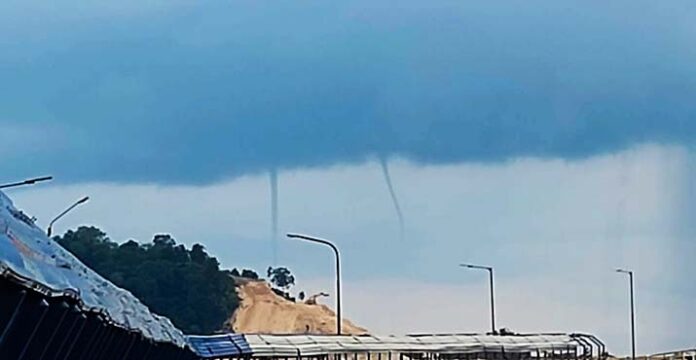 Fenomena Angin Berputar Terjadi di Perairan Pelabuhan Feri Torobulu