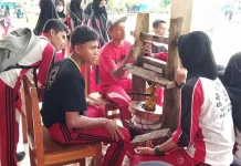 24 SMA/SMK Sederajat di Wakatobi Produksi Minyak Goreng 24 SMA/SMK Sederajat di Wakatobi Produksi Minyak Goreng