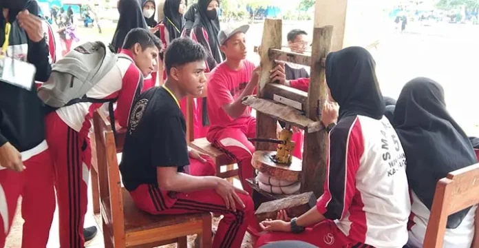 24 SMA/SMK Sederajat di Wakatobi Produksi Minyak Goreng