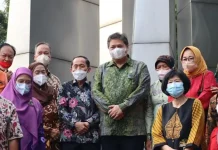 Temui Keluarga Tragedi ’98 dan Beri Kuliah Umum di Universitas Trisakti, Ini Pesan Menko Airlangga untuk Mahasiswa Temui Keluarga Tragedi '98 dan Beri Kuliah Umum di Universitas Trisakti, Ini Pesan Menko Airlangga untuk Mahasiswa