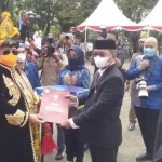 Tiga ASN Terima Satya Lencana pada Upacara Peringatan HUT Sultra Ke-58 Tiga ASN Terima Satya Lencana pada Upacara Peringatan HUT Sultra Ke-58