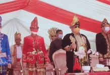 Upacara Peringatan HUT Sultra ke-58, Pejabat Pemprov Kenakan Pakaian Adat Upacara Peringatan HUT Sultra ke-58, Pejabat Pemprov Kenakan Pakaian Adat