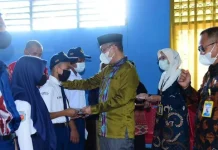 130 Siswa SMP Terima Beasiswa dari Pemerintah Kota Kendari 130 Siswa SMP Terima Beasiswa dari Pemerintah Kota Kendari