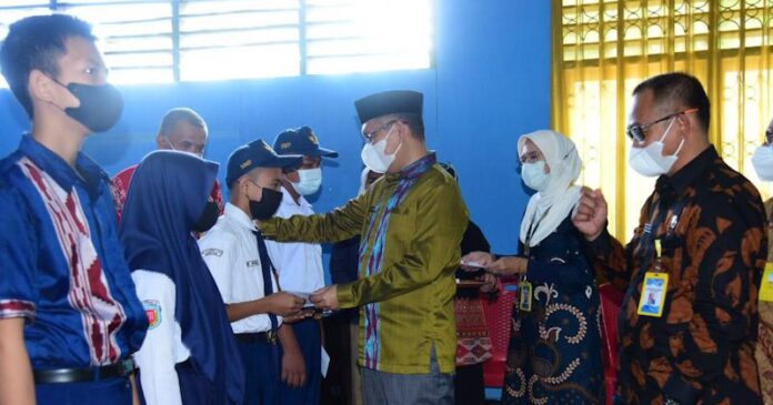 130 Siswa SMP Terima Beasiswa dari Pemerintah Kota Kendari