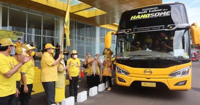 Lepas 20 Bus Program Mudik Gratis Partai Golkar, Ini Pesan Airlangga Lepas 20 Bus Program Mudik Gratis Partai Golkar, Ini Pesan Airlangga