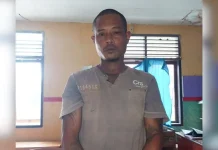 Kesal Orang Tuanya Didatangi, Pria di Muna Merusak dan Nyaris Bakar Rumah Tetangganya Kesal Orang Tuanya Didatangi, Pria di Muna Merusak dan Nyaris Bakar Rumah Tetangganya