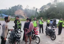 Polisi Bubarkan Aksi Balap Liar di Kendari, 8 Unit Motor Diamankan Polisi Bubarkan Aksi Balap Liar di Kendari, 8 Unit Motor Diamankan