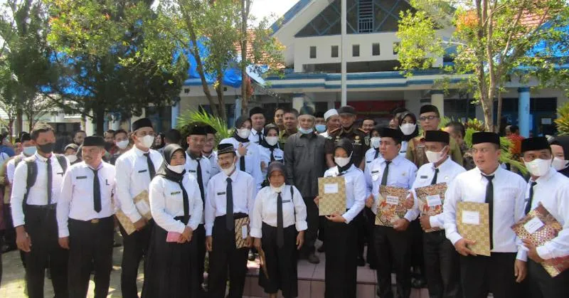 Pemkab Konawe Serahkan 832 SK PPPK