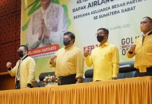 Airlangga Minta Soliditas Kader Golkar Sumbar untuk Menangkan Partai di Pemilu 2024 Airlangga Minta Soliditas Kader Golkar Sumbar untuk Menangkan Partai di Pemilu 2024
