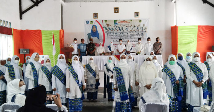 Eliati Haliana Kukuhkan BKMT di Pulau Binongko