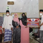 Bupati Wakatobi Serahkan Hibah Pembangunan Masjid dan Pesantren di Pulau Tomia Bupati Wakatobi Serahkan Hibah Pembangunan Masjid dan Pesantren di Pulau Tomia