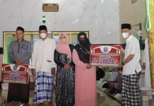 Bupati Wakatobi Serahkan Hibah Pembangunan Masjid dan Pesantren di Pulau Tomia Bupati Wakatobi Serahkan Hibah Pembangunan Masjid dan Pesantren di Pulau Tomia