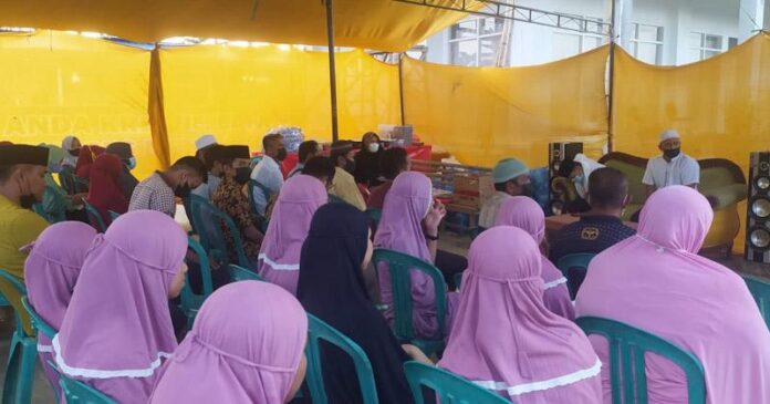 Bulan Suci Ramadan, STMIK Bina Bangsa Kendari Bagikan Paket THR