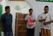 DKM Haqul Yakin Berbagi Santunan untuk Fakir Miskin dan Anak Yatim Piatu di Wakatobi DKM Haqul Yakin Berbagi Santunan untuk Fakir Miskin dan Anak Yatim Piatu di Wakatobi