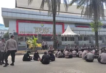 1.250 Personel TNI-Polri Turun Amankan Demo 11 April di Kendari 1.250 Personel TNI-Polri Turun Amankan Demo 11 April di Kendari