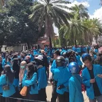 Mahasiswa Mulai Padati Kantor DPRD Sultra, Aksi Berjalan Kondusif Mahasiswa Mulai Padati Kantor DPRD Sultra, Aksi Berjalan Kondusif