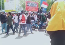 Demo 11 April di Kendari: Aksi Siswa SMK hingga Poster Meme Unik Demo 11 April di Kendari: Aksi Siswa SMK hingga Poster Meme Unik