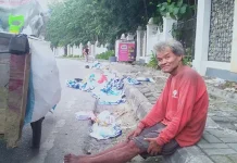 Kisah Pemulung Kendari Bertahun-tahun Cari Rezeki di Tumpukan Sampah Kisah Pemulung Kendari Bertahun-tahun Cari Rezeki di Tumpukan Sampah