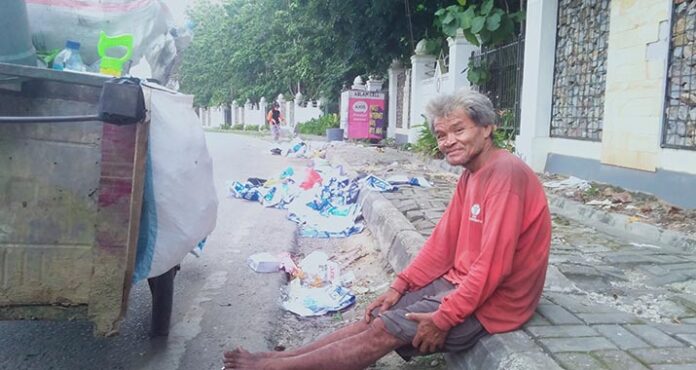 Kisah Pemulung Kendari Bertahun-tahun Cari Rezeki di Tumpukan Sampah