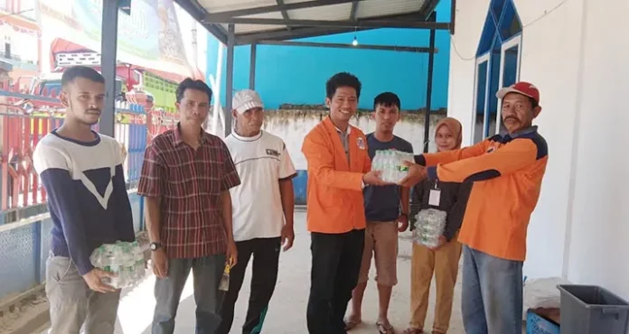 Sambut Ramadan, STMIK Bina Bangsa Kendari Berbagi Paket Minuman ke Masyarakat Sambut Ramadan, STMIK Bina Bangsa Kendari Berbagi Paket Minuman ke Masyarakat