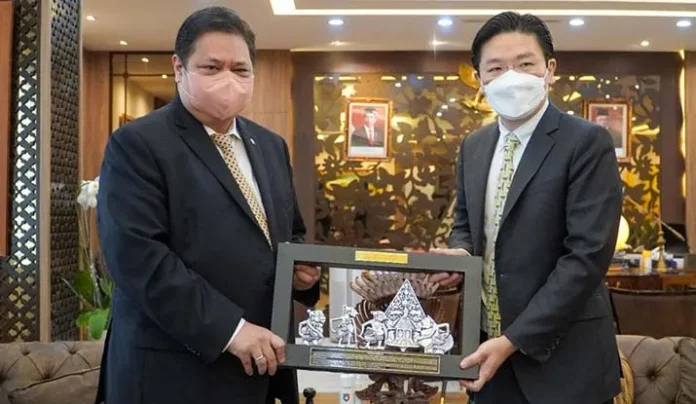 Tingkatkan Peluang Kerja Sama, Menko Airlangga Bertemu dengan Menkeu Singapura