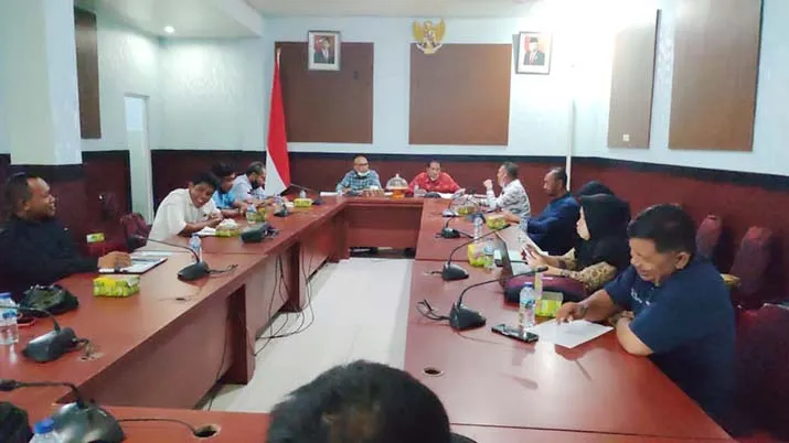 Pemda Wakatobi Respon Keluhan Para Nelayan Terkait Tingginya Harga BBM