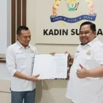 Serahkan Dua SK Pengurus Kadin, Anton Timbang Tegaskan Soal Koordinasi Serahkan Dua SK Pengurus Kadin, Anton Timbang Tegaskan Soal Koordinasi