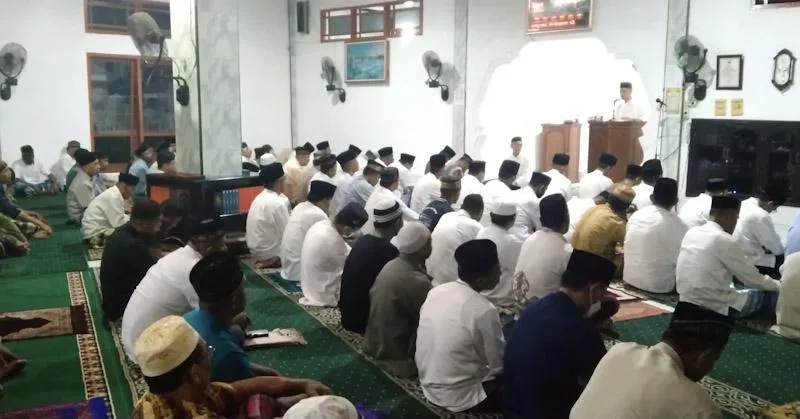 Bupati Wakatobi Serahkan Bantuan Masjid di Kelurahan Wanci