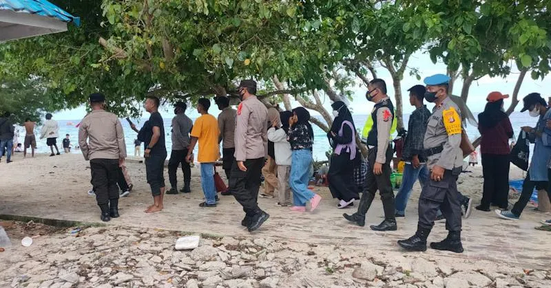 30 Personil Polres Baubau Pantau Keamanan Pantai Mutiara dan Mawasangka