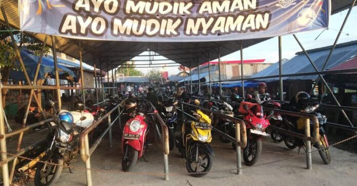 Arus Balik, Masyarakat Mulai Padati Pelabuhan Feri Tampo-Torobulu