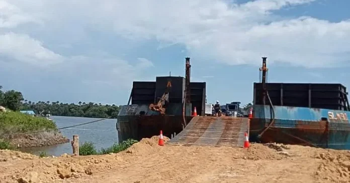 Aktivitas Bongkar Muat Tongkang SLM 90 di Kabaena Utara Diduga Tanpa Izin