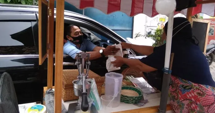 Cerita Sukses UMKM BRI, Wanita di Surabaya Bangun Komunitas Usaha "Kampung Kue" Beromzet Puluhan Juta