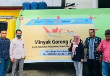 Bulog Sultra Salurkan 9 Ton Minyak Goreng Curah Harga Rp14 Ribu per Liter di Kendari