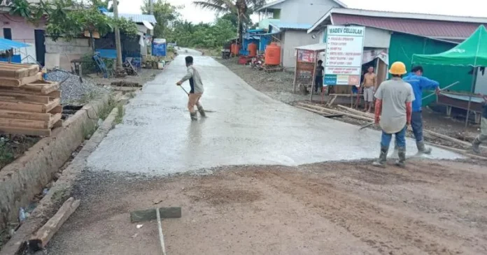VDNI Kembali Bangun 2 Km Jalan Beton di Desa Tani Indah