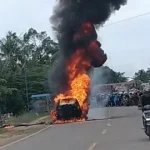 Sebuah Minibus di Unaaha Terbakar Usai Isi Bensin Pakai Jerigen di SPBU Sebuah Minibus di Unaaha Terbakar Usai Isi Bensin Pakai Jerigen di SPBU