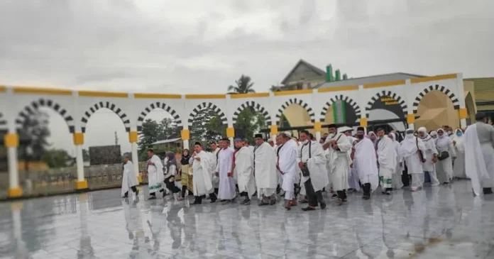 Calon Jamaah Haji Kota Kendari Ikuti Praktek Manasik