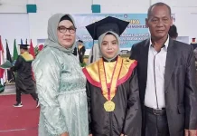 Pedagang Ikan Keliling Jadi Lulusan Terbaik di Poltekkes Kemenkes Kendari Pedagang Ikan Keliling Jadi Lulusan Terbaik di Poltekkes Kemenkes Kendari