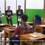 Intip Keseruan Menteri Nadiem dan Desta yang Masuk Kelas Jadi Guru Tamu Intip Keseruan Menteri Nadiem dan Desta yang Masuk Kelas Jadi Guru Tamu