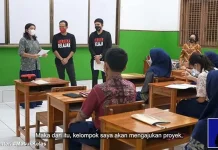 Intip Keseruan Menteri Nadiem dan Desta yang Masuk Kelas Jadi Guru Tamu Intip Keseruan Menteri Nadiem dan Desta yang Masuk Kelas Jadi Guru Tamu